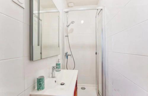 Luc-sur-Mer Apartment | Appartement moderne, vue mer