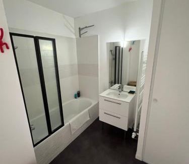 Les Sorinieres Apartment | Appartement Neuf 70m2 plein sud, Terrasse, Jardin, 2 places de parking, au Calme, sans vis-à-vis