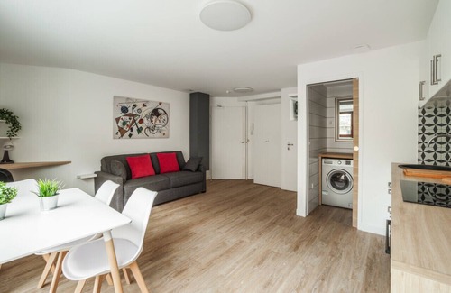 Quartier de la Folie-Mericourt Apartment | Appartement Parmentier (3 étoiles) - Welkeys