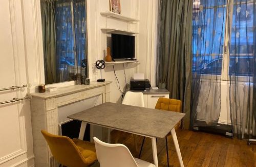 Passy Apartment | Appartement Passy Tour Eiffel