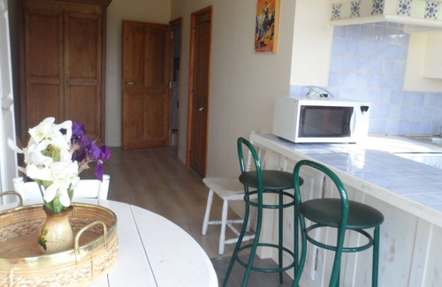 Piolenc Apartment | Appartement Piscine en Campagne un Havre de Paix Animaux de Compagnie Bienvenus