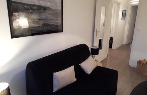 Dieppe Apartment | Appartement Quai Ouest, vue entrée port, Stationnement gratuit, Lits faits pour votre arrivée, serviettes de toilettes fournies
