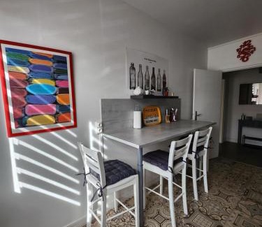 Dieppe Apartment | Appartement Quai Ouest, vue entrée port, Stationnement gratuit, Lits faits pour votre arrivée, serviettes de toilettes fournies
