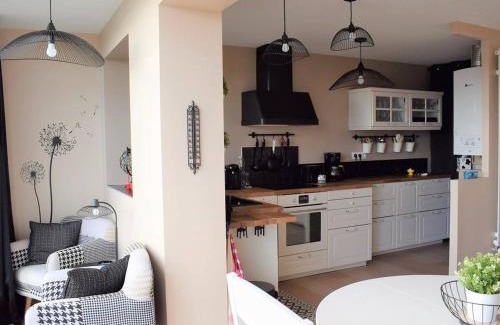 Tregastel Apartment | Appartement rénové à Trégastel avec vue sur mer et parking - FR-1-368-117