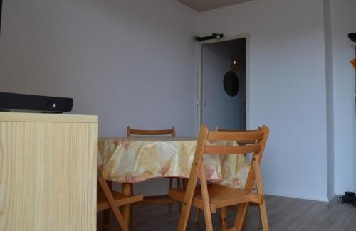 Les Angles Apartment | Appartement rénové de 2 pièces au calme, proche des commerces et navette gratuite, parking inclus - FR-1-593-105