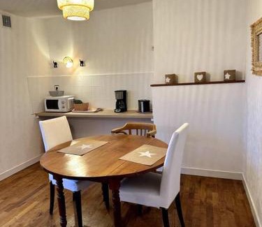 Dol-de-Bretagne Apartment | Appartement rénové entre Saint-Malo et le Mont-Saint-Michel