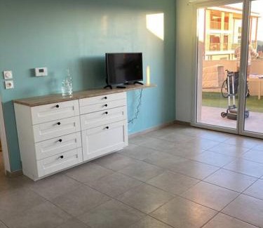 La Fare-les-Oliviers Apartment | Appartement RDC avec parking privé