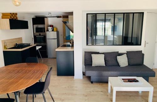 Parame Apartment | Appartement rez de jardin bord de mer (Sweet Home)