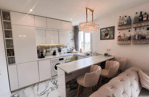 Garches Apartment | Appartement Royal Suite Deluxe 4 or 5 Guest