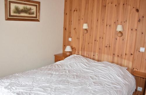 Champagny-en-Vanoise Apartment | Appartement spacieux proche télécabine avec terrasse et WiFi - FR-1-464-51