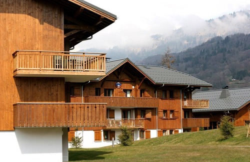 Samoens Condo | Appartement Savoyard avec accès Piscine!