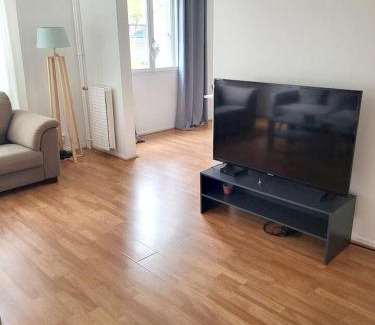 Asnieres-sur-Seine Apartment | Appartement spacieux Asnièresa