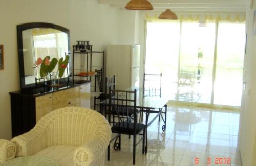 Bois de Nefles Apartment | Appartement spacieux à Bois des Nèfles, 70 m², piscine partagée