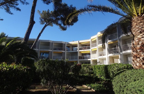 Boulouris-sur-Mer Apartment | Appartement Spacieux et Calme Dans un Écrin de Verdure à 150 Mètres du Littoral