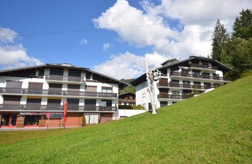 Les Gets Apartment | Appartement spacieux aux Gets, pied des pistes, balcon sud-ouest, 2 chambres, coin cabine, garage, WiFi - FR-1-623-81