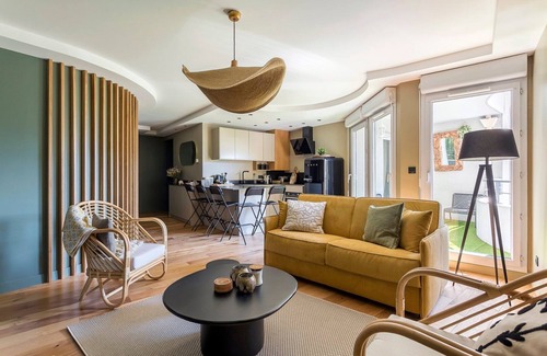 8th Arrondissement Apartment | Appartement spacieux avec balcon 6pers