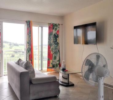 Le Marin Apartment | Appartement spacieux avec vue montagne à Le Marin, 82 m².