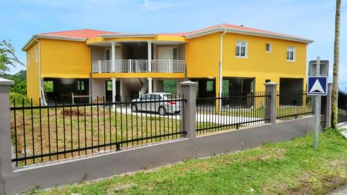 Le Marin Apartment | Appartement spacieux avec vue montagne à Le Marin, 82 m².