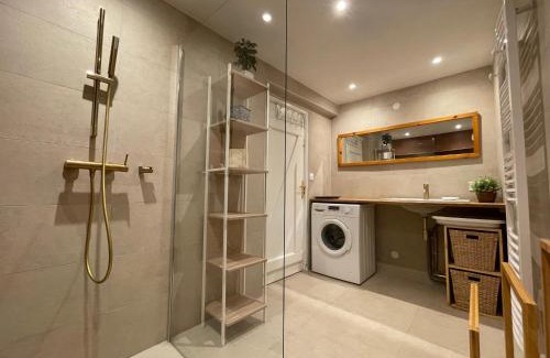 Nyons Apartment | Appartement spacieux dans maison bourgeoise avec grande terrasse et jardin privatif ombragé, à 10 min à pied du centre-ville