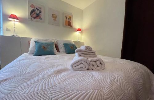 Nyons Apartment | Appartement spacieux dans maison bourgeoise avec grande terrasse et jardin privatif ombragé, à 10 min à pied du centre-ville