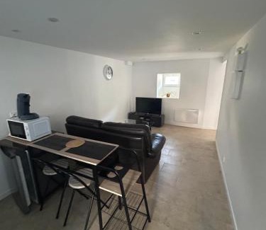 Miniac-Morvan Apartment | Appartement spacieux avec terrasse, Saint-Malo, Dinard, Dinan et Dol