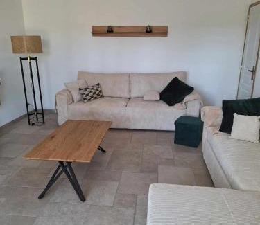 Monfreville Apartment | Appartement spacieux à Monfréville avec terrasse