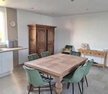 Monfreville Apartment | Appartement spacieux à Monfréville avec terrasse