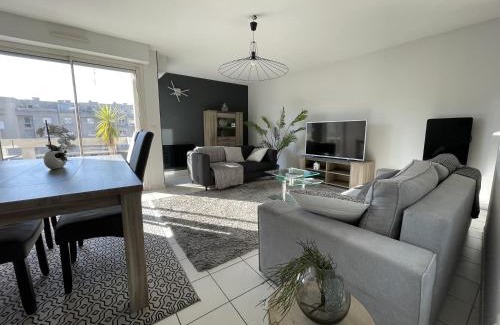 Le Rouet Apartment | Appartement spacieux - Vue notre dame de la garde - Terrasse - Wifi