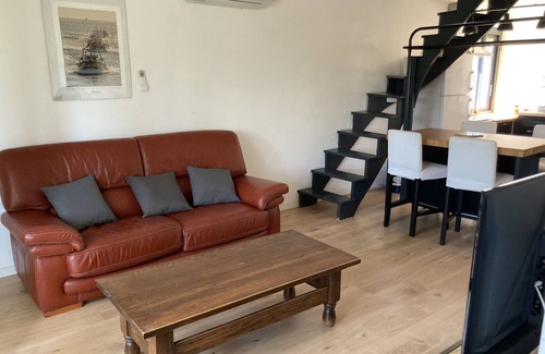 Valaurie Apartment | Appartement T2 au Dessus de L'auberge Du Laurier