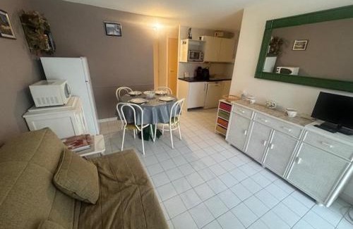 Cap d'Agde Apartment | Appartement T2 Cabine, piscine, parking, près plage Cap d'Agde - FR-1-749-76