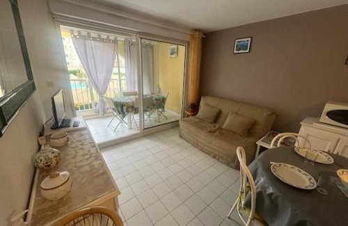 Cap d'Agde Apartment | Appartement T2 Cabine, piscine, parking, près plage Cap d'Agde - FR-1-749-76