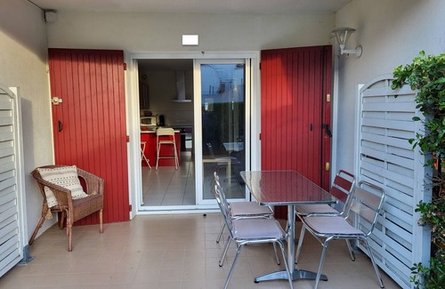 La Grande-Motte Apartment | Appartement T2 Avec Patio et Piscine au Bord du Golf