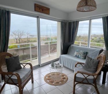 Saint-Jean-de-Monts Apartment | Appartement T2 vue mer les pieds dans l'eau avec parking privé