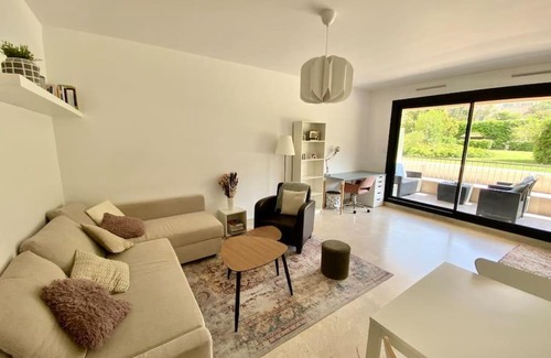 Saint-Pierre Apartment | Appartement terrasse ensoleillée résidence calme