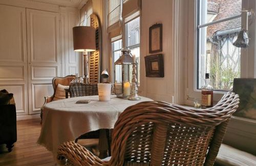 Beauvais Apartment | Appartement type parisien 75m²