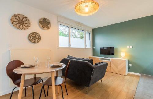 Marcq-en-Baroeul Apartment | Appartement une chambre avec parking et terrasse