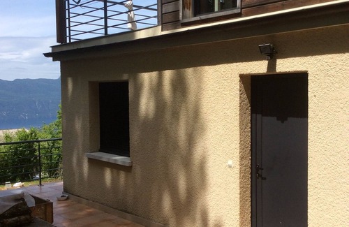 Pugny-Chatenod Apartment | Appartement vu sur le lac du Bourget