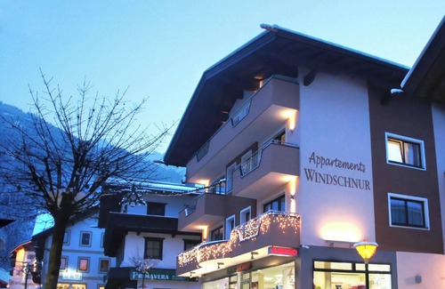 Mayrhofen Apartment | "Appartements Windschnur - Enzian 1" close to the Penken&Ahorn ski areas with WLAN & balcony.