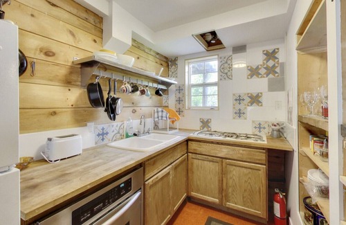 Quinte West Cottage | Apple Cider Mill (attached separate unit)