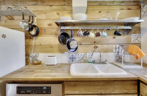Quinte West Cottage | Apple Cider Mill (attached separate unit)