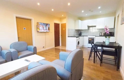 Hillingdon Apartment | Apple Garden A-6