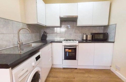 Hillingdon Apartment | Apple Garden A-6