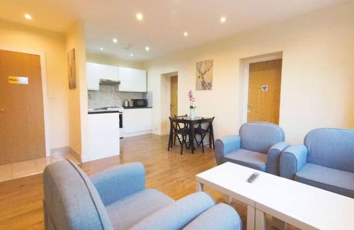 Hillingdon Apartment | Apple Garden A-6