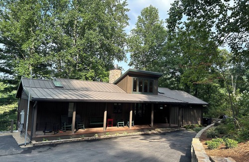 Tuxedo House | "Apple Hill Haven" - Renovated Lake Summit mountain house with boathouse