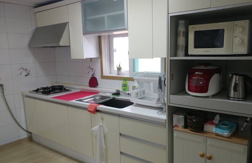 Jung-gu House | Apple House (苹果民宿) · Detached guest house nearby Incheon China town.