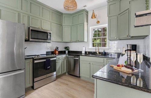 North Charleston House | Apple Street Retreat: Newly Renovated 3BR Haven