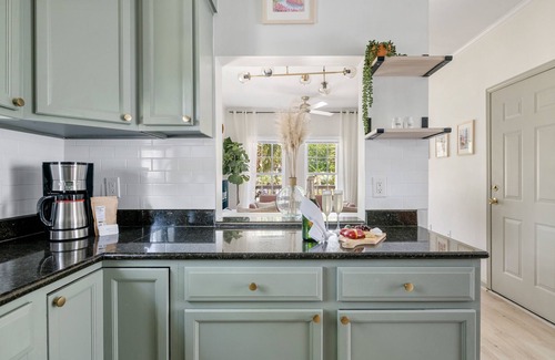 North Charleston House | Apple Street Retreat: Newly Renovated 3BR Haven