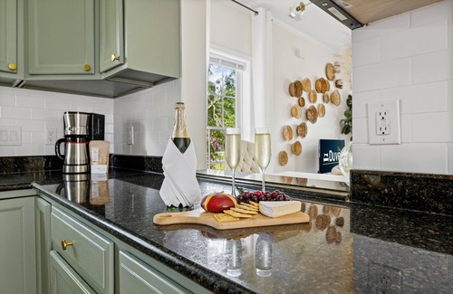 North Charleston House | Apple Street Retreat: Newly Renovated 3BR Haven