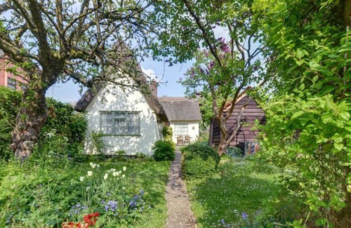 Newmarket House | Apple Tree Cottage - Two Bedroom House, Sleeps 4