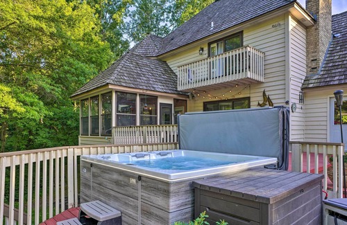 Apple Valley House | Apple Valley Guest Suite: Forest Views & Pool